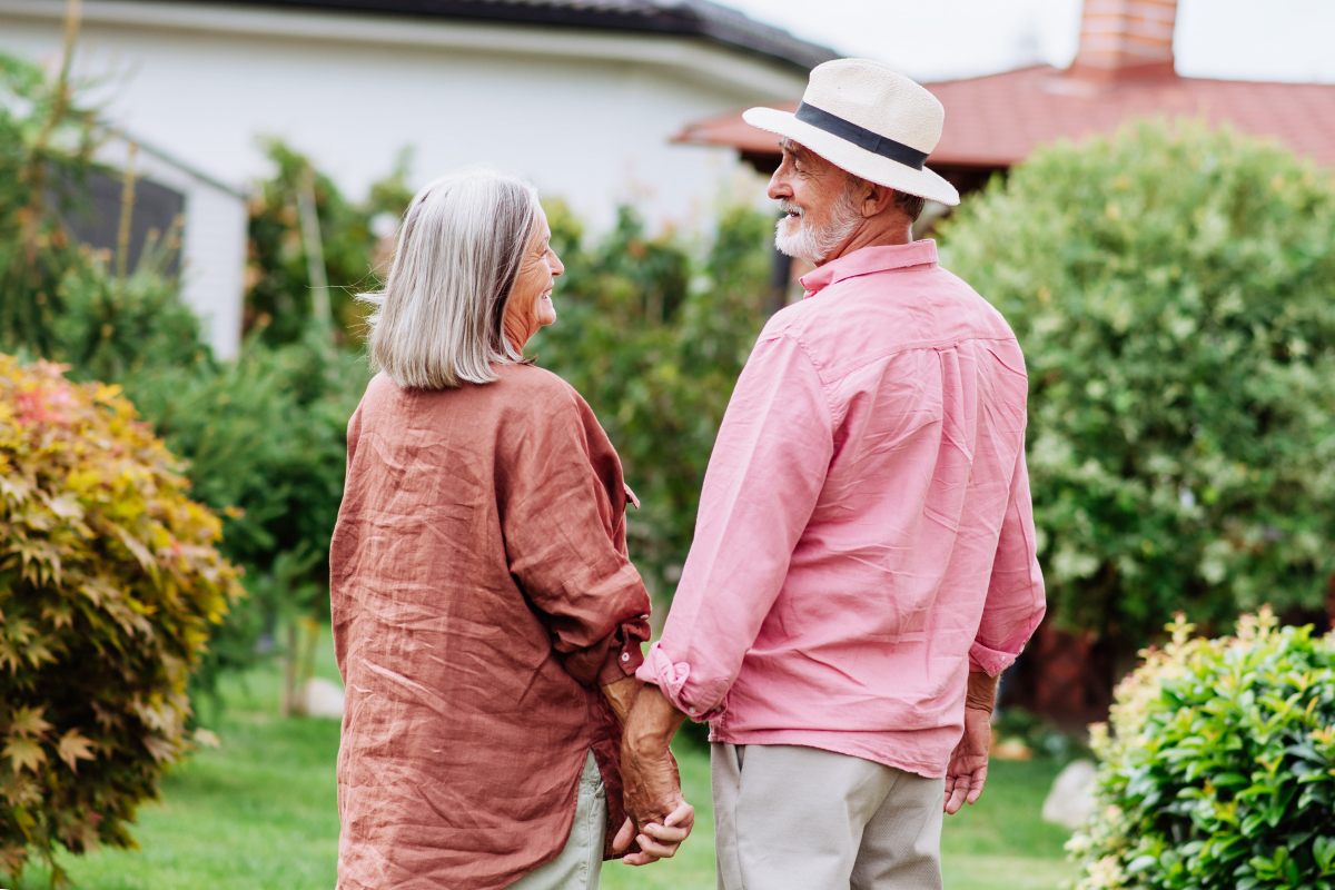 elderly-couple-holding-hands-in-garden